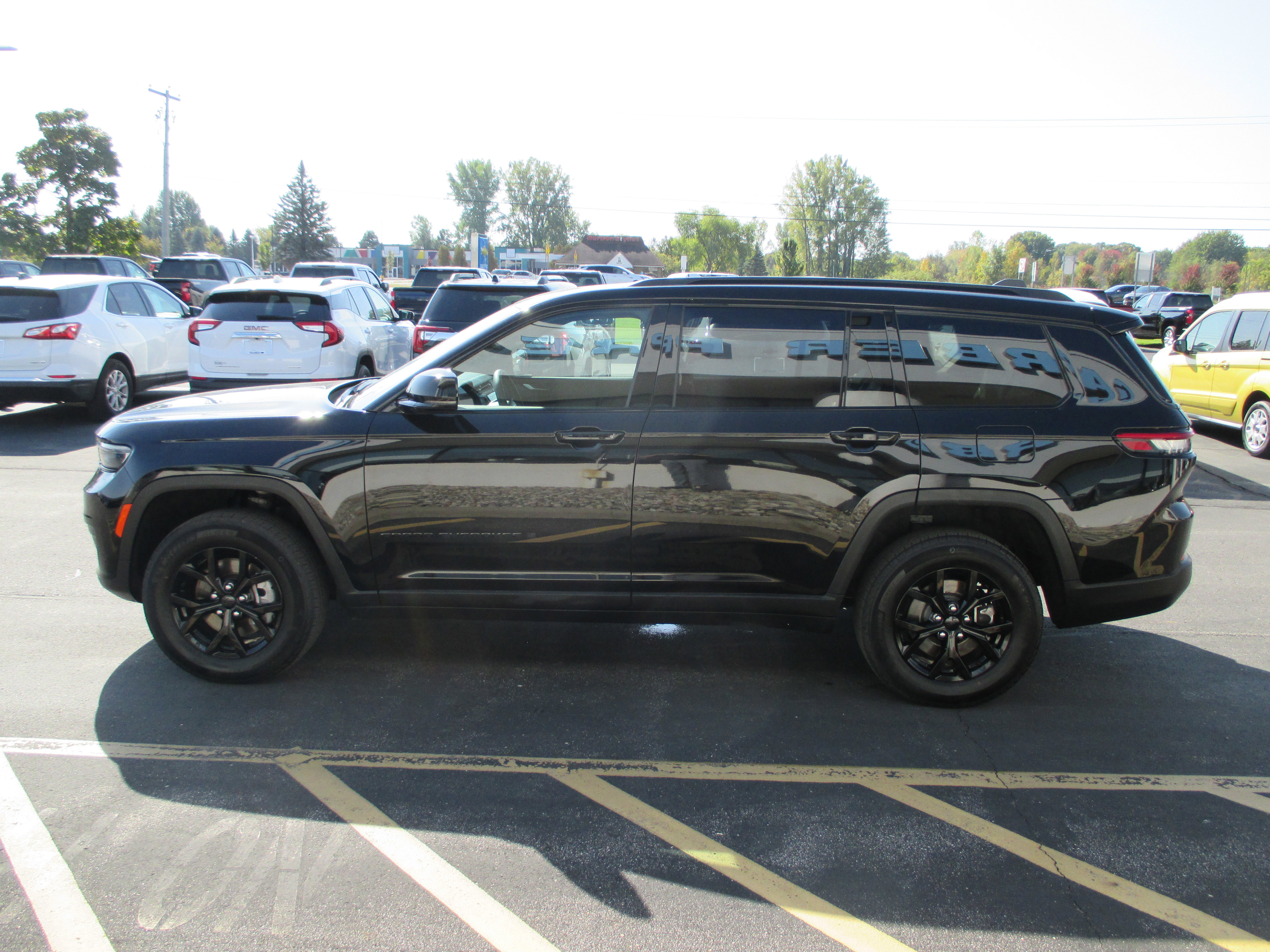 Used 2024 Jeep Grand Cherokee L Laredo image 6