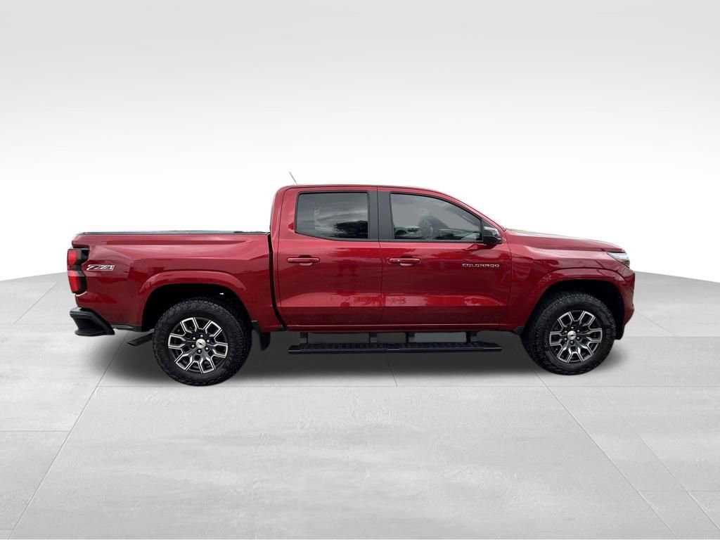 Used 2025 Chevrolet Colorado Z71 w/ Technology Package AWD/4WD image 3