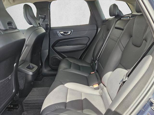 Used 2022 Volvo XC60 B5 Momentum w/ Advanced Package FWD image 15