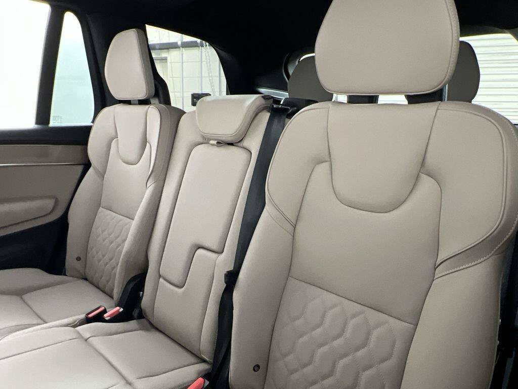 Certified 2026 Volvo XC90 B6 Plus w/ Protection Package Premier AWD/4WD image 23