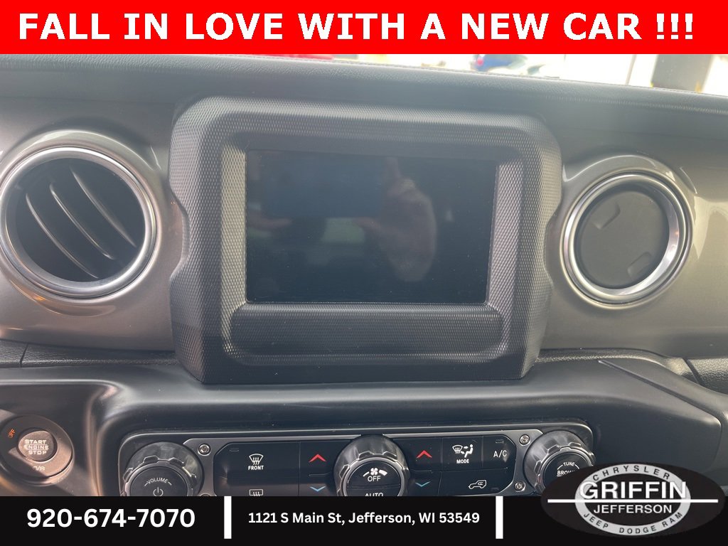 Used 2019 Jeep Wrangler Unlimited Sahara image 11