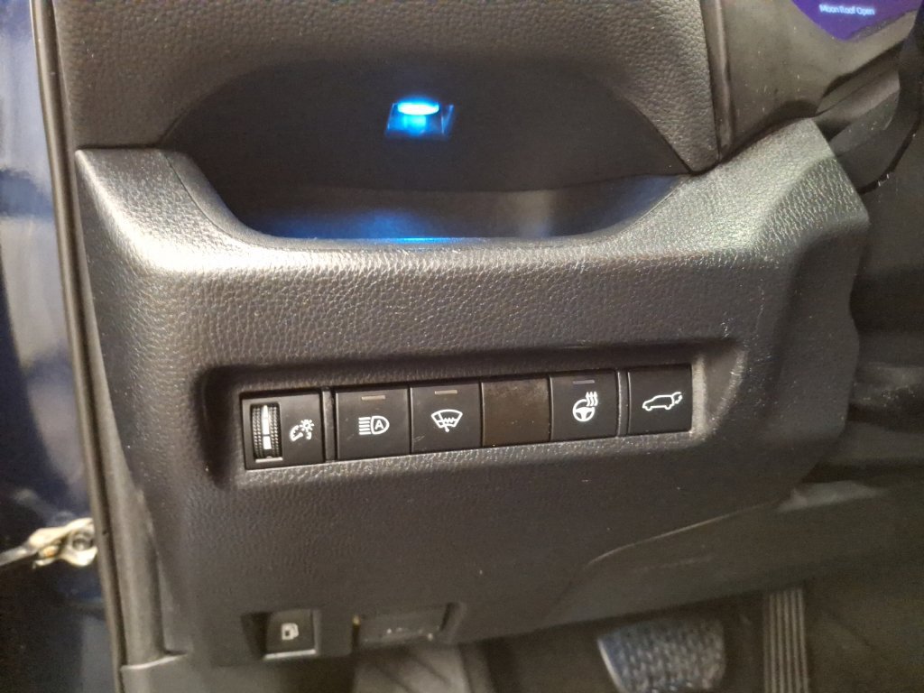 Used 2019 Toyota RAV4 XSE w/ XSE Weather Package AWD/4WD image 22
