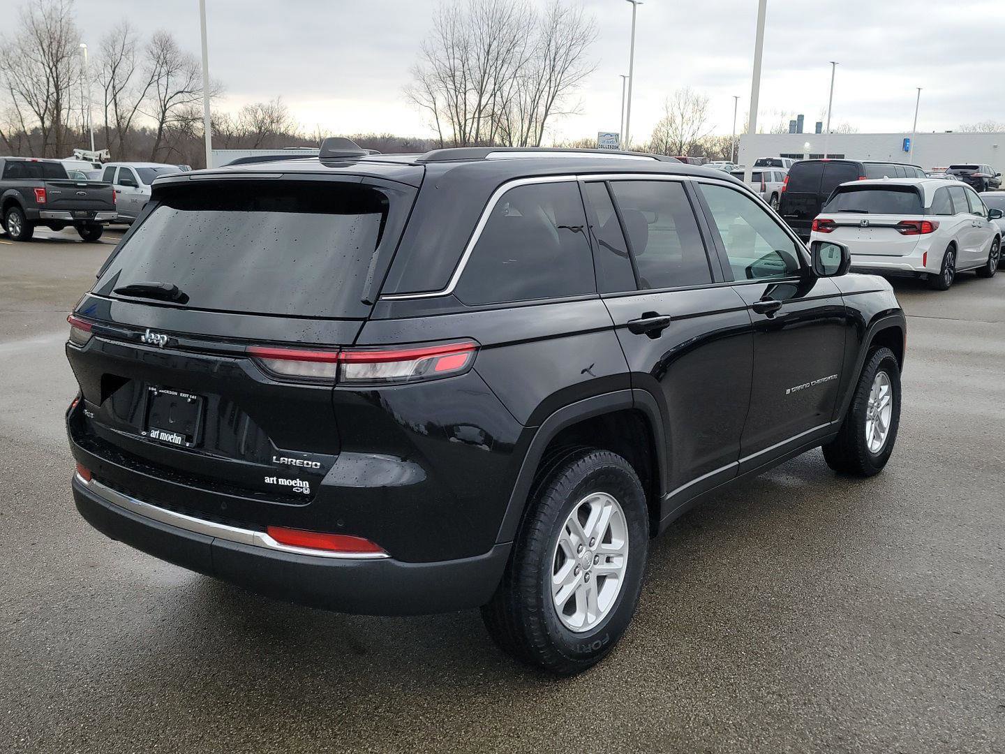 Used 2023 Jeep Grand Cherokee Laredo w/ Luxury Tech Group I image 8