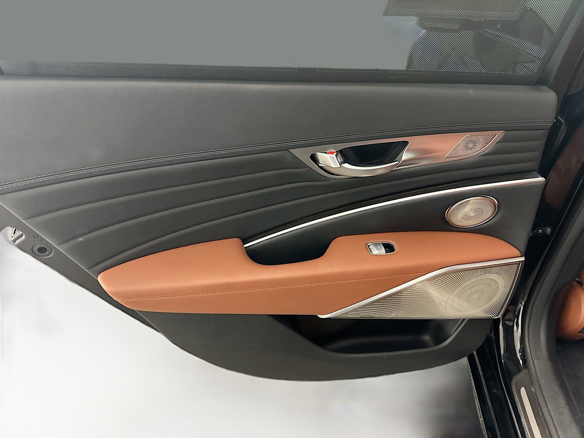 Used 2020 Kia K900 Luxury image 28