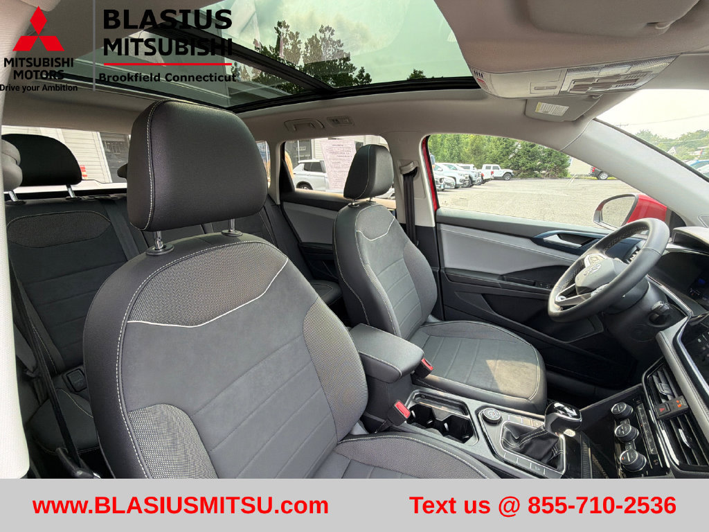 Used 2024 Volkswagen Taos SE w/ Panoramic Sunroof Package AWD/4WD image 47