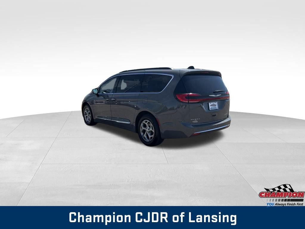 Used 2023 Chrysler Pacifica Limited FWD image 4