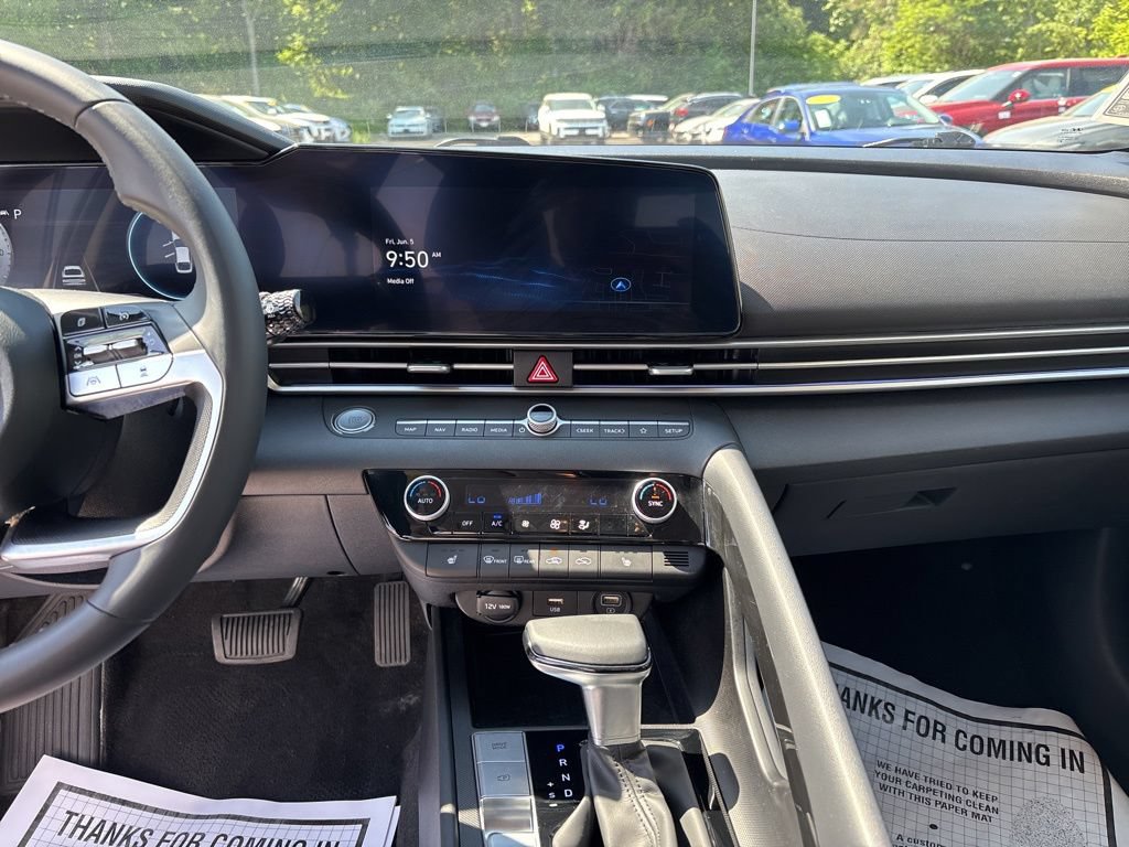 Used 2023 Hyundai Elantra Limited FWD image 28