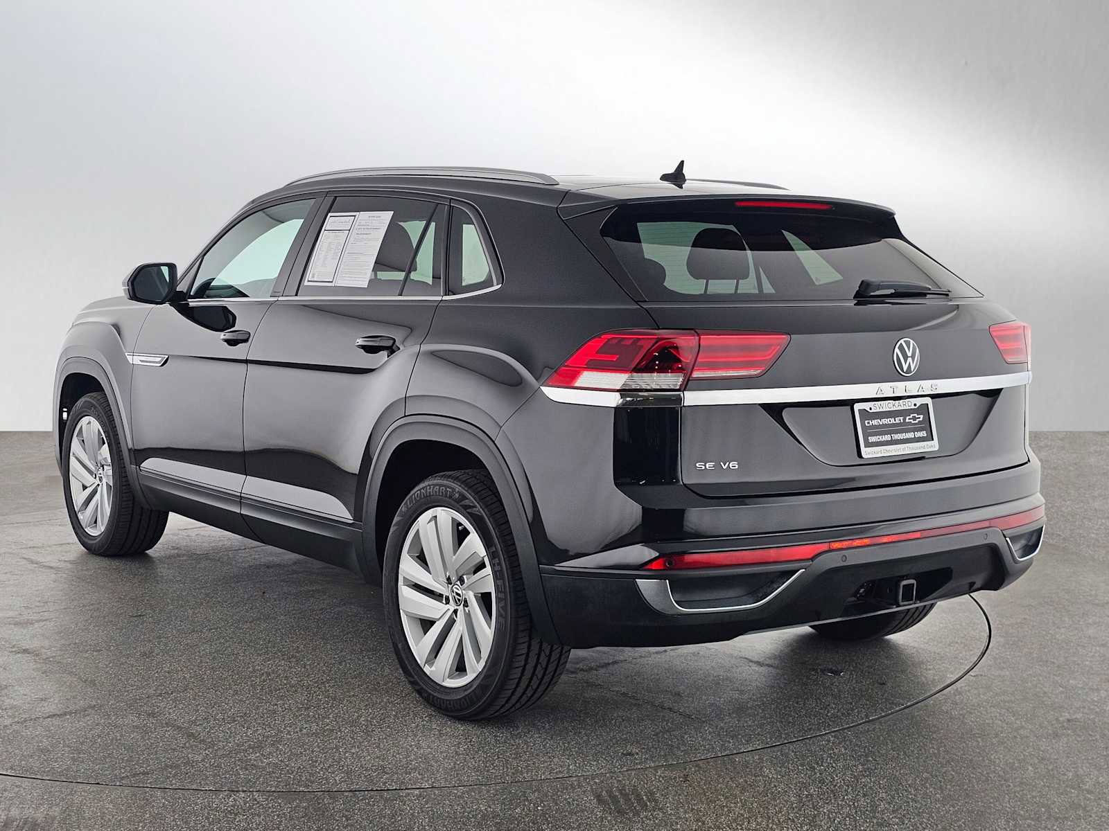 Used 2021 Volkswagen Atlas Cross Sport SE w/ Panoramic Sunroof Package FWD image 5