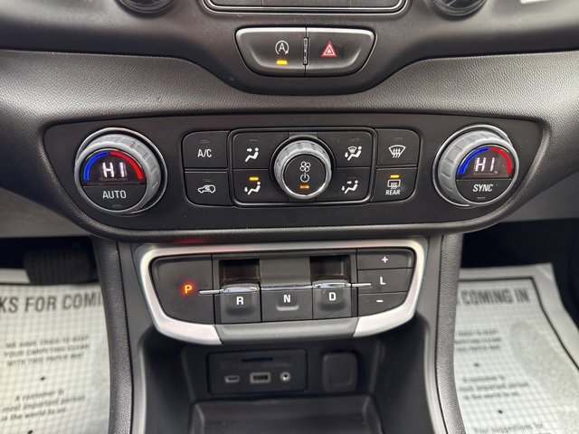 Used 2024 GMC Terrain SLT image 17