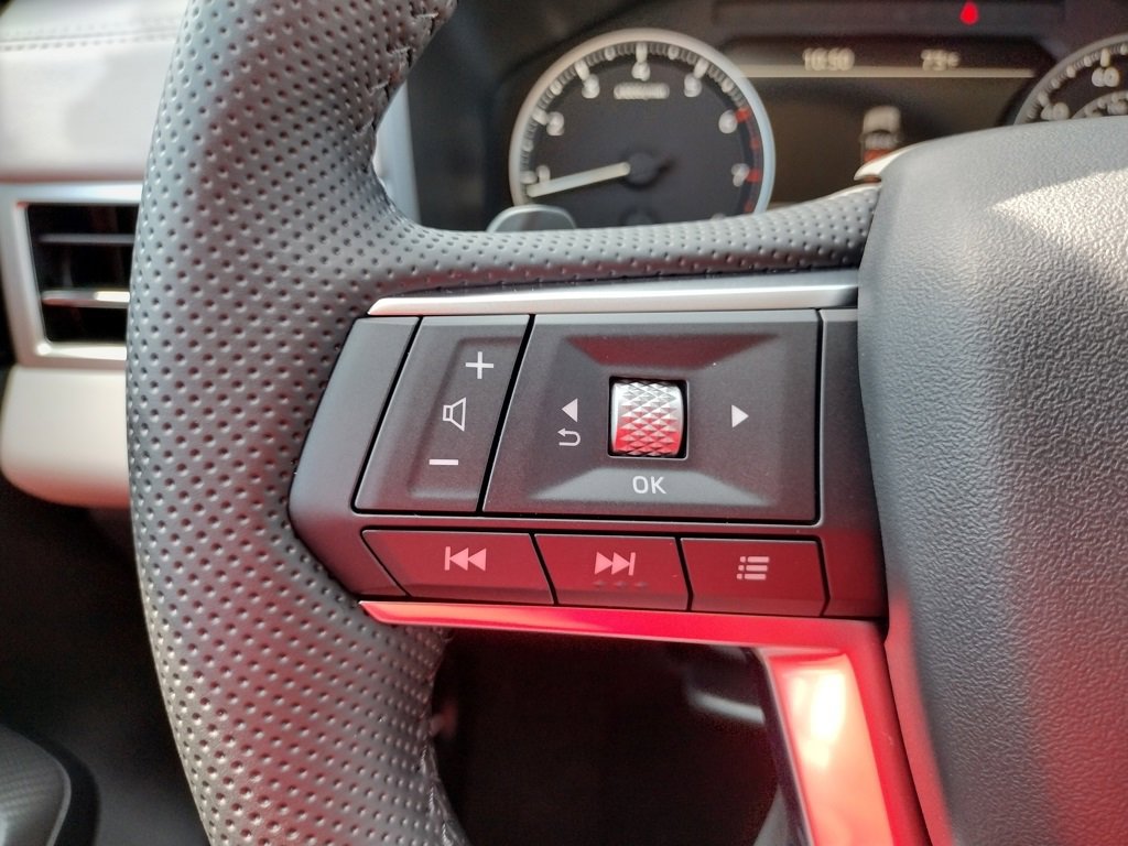 New 2025 Mitsubishi Outlander SE image 26