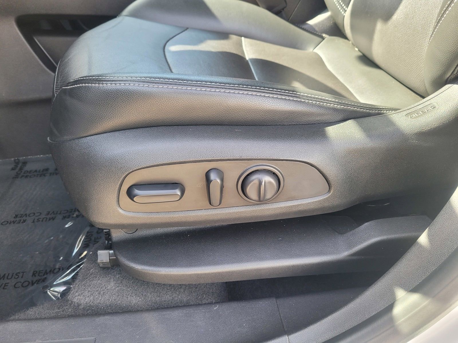 Used 2023 GMC Terrain SLT image 11