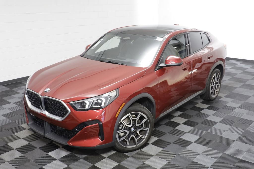 Certified 2025 BMW X2 xDrive28i AWD/4WD image 2