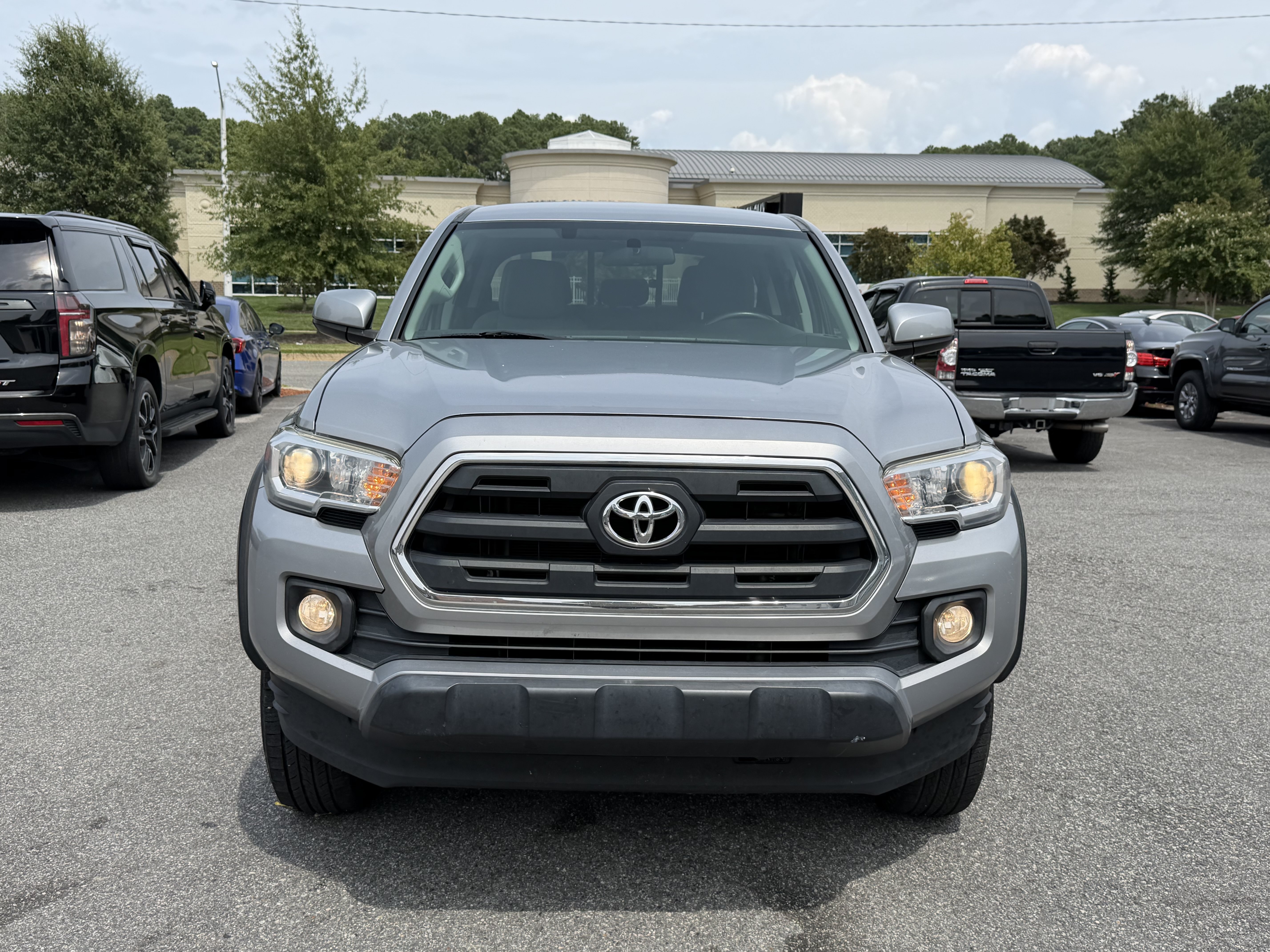 Used 2016 Toyota Tacoma SR5 w/ Towing Package RWD image 3
