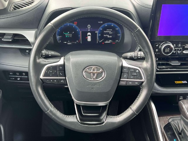 Used 2024 Toyota Highlander Platinum AWD/4WD image 17