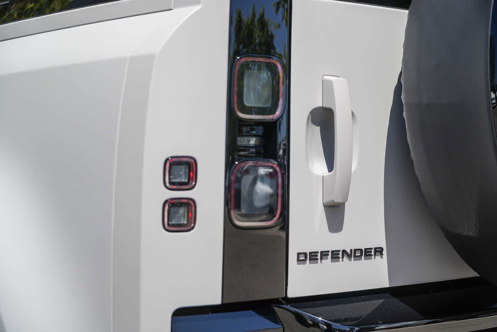 New 2026 Land Rover Defender 110 X AWD/4WD image 7
