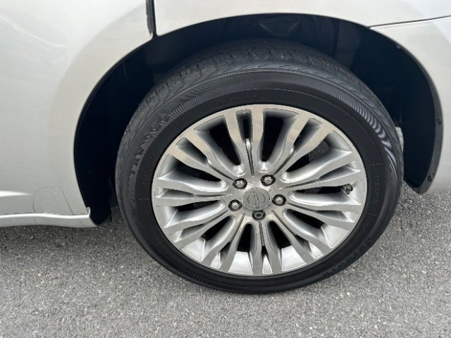 Used 2012 Chrysler 200 Limited image 12