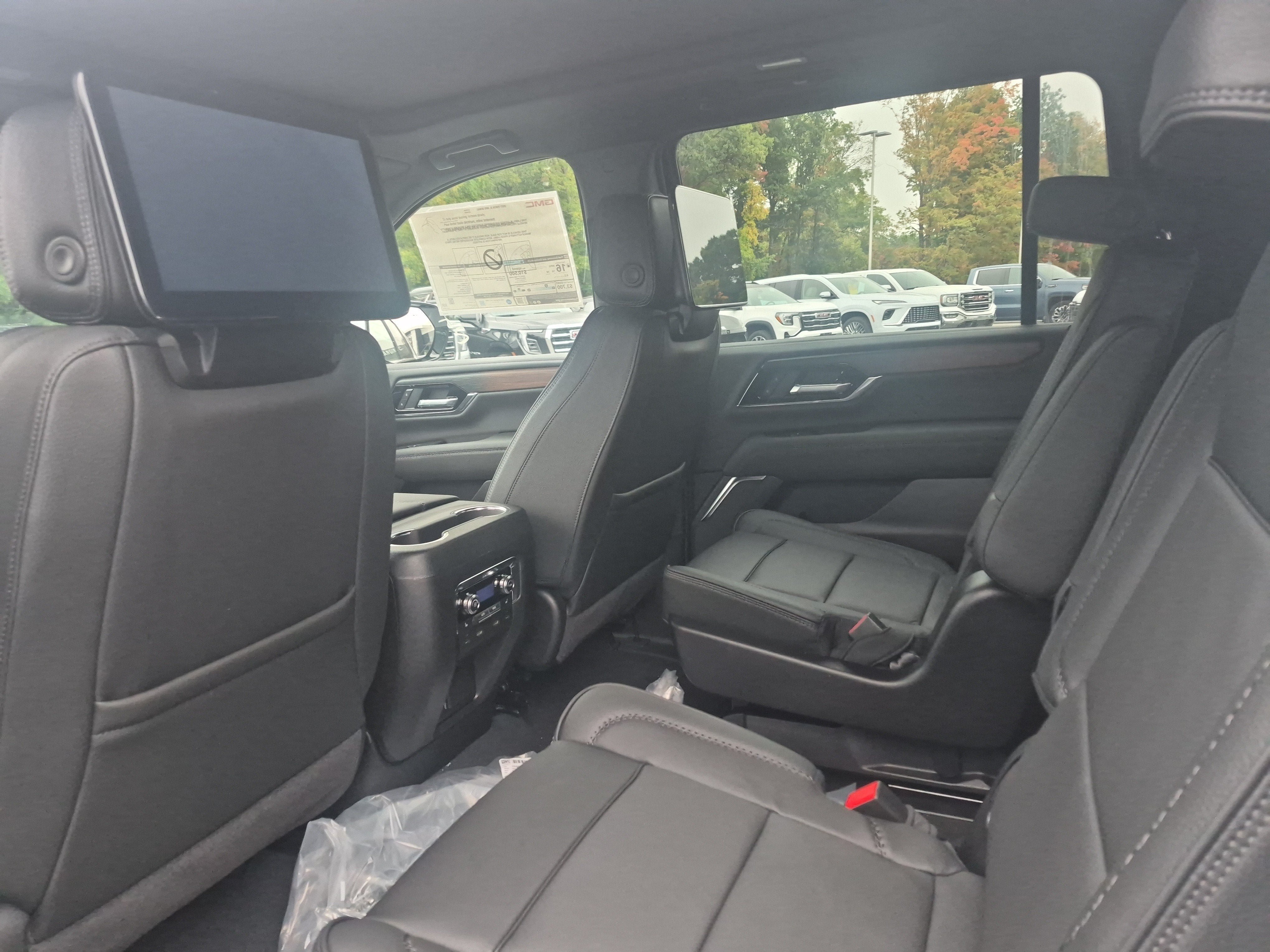 New 2027 GMC Yukon XL Denali w/ Denali Reserve Package AWD/4WD image 10