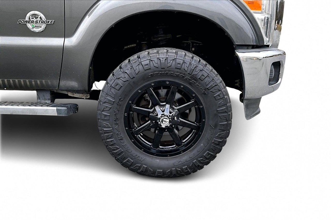 Used 2015 Ford F250 Lariat w/ Chrome Package image 31