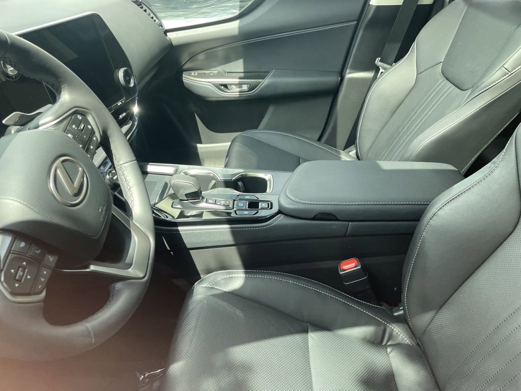 Used 2024 Lexus NX 250 FWD image 5