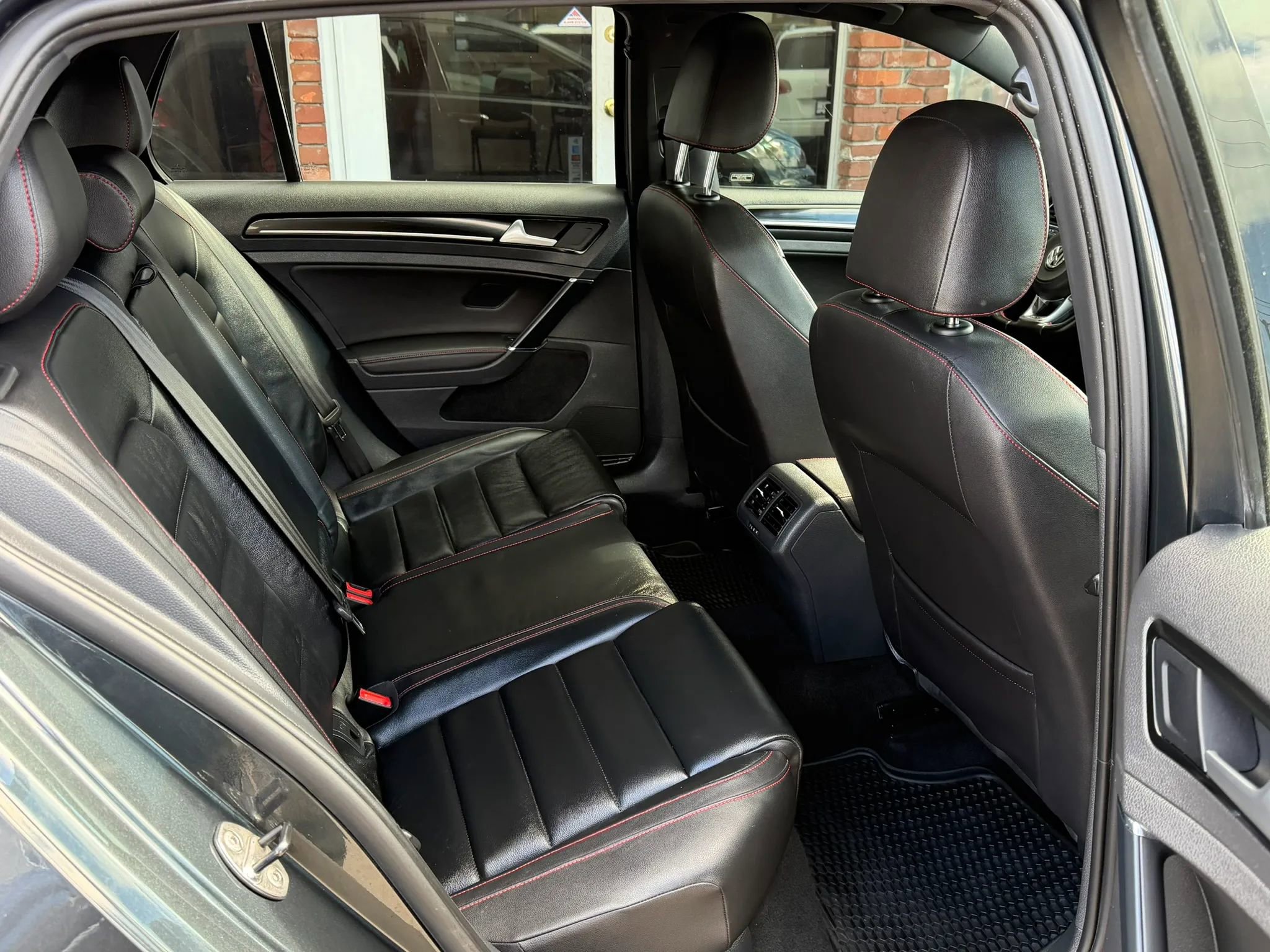 Used 2015 Volkswagen GTI SE w/ Lighting Package (SEL) FWD image 12