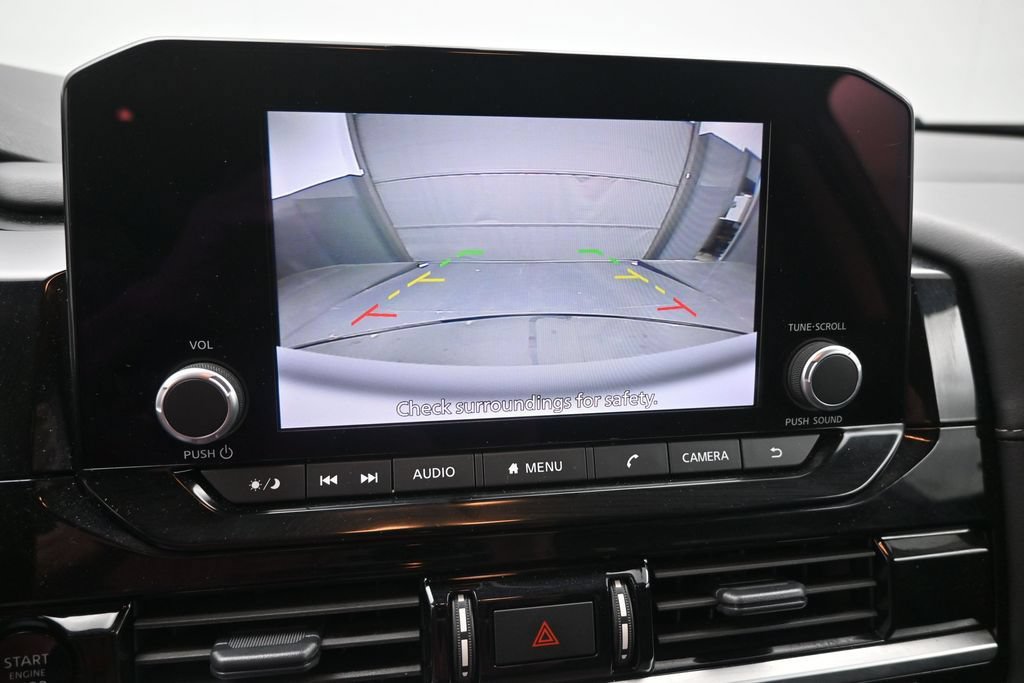 Used 2025 Nissan Pathfinder SV FWD image 4