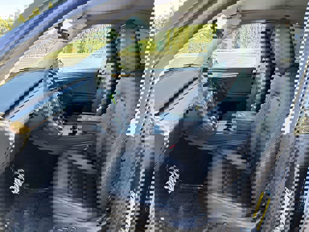 Used 2023 Tesla Model Y Performance image 25