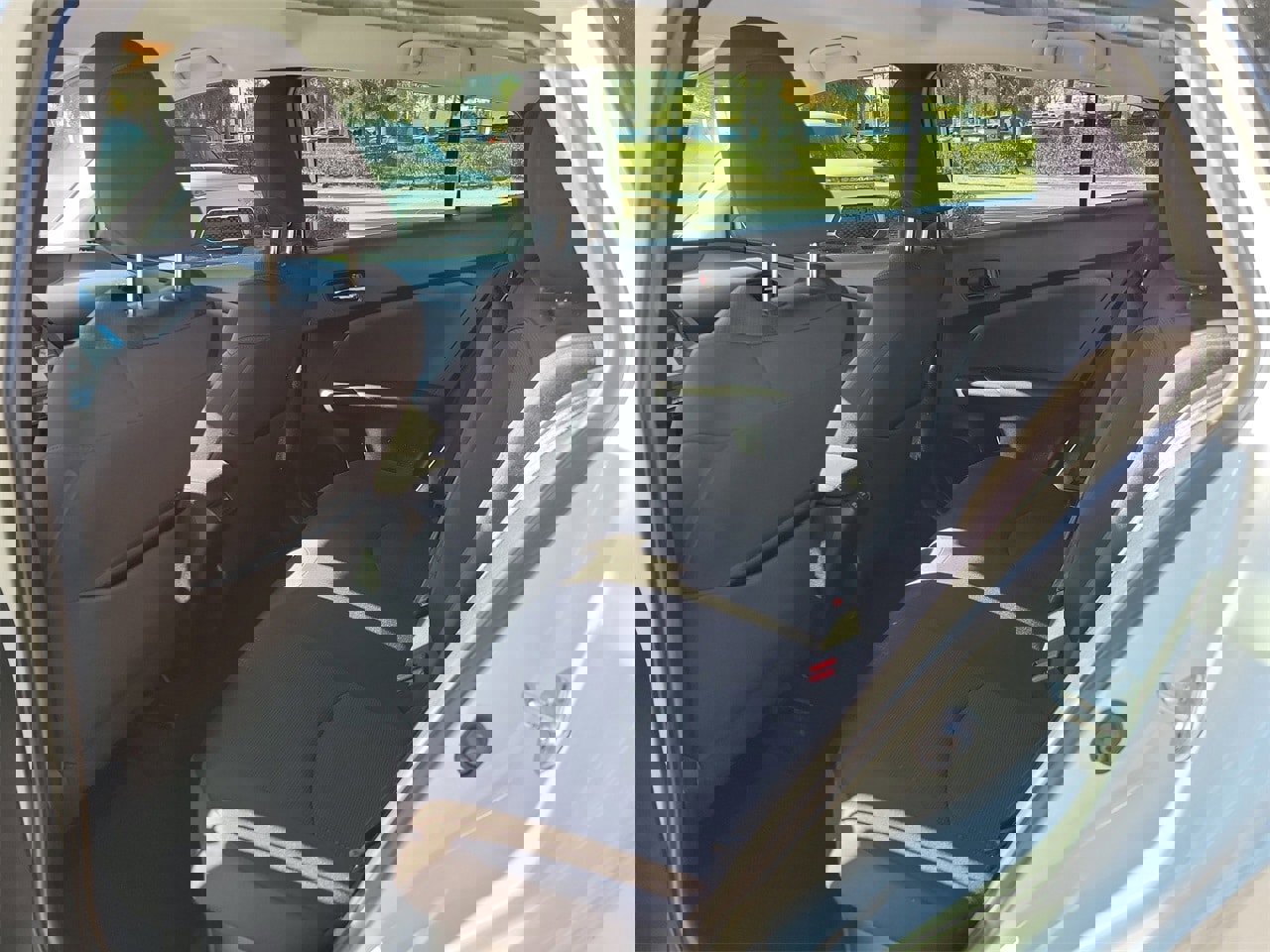 Used 2020 Toyota Prius LE w/ Carpet Mat Package image 10