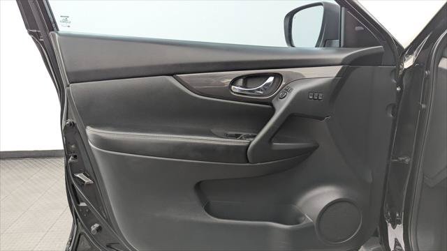 Used 2020 Nissan Rogue SV w/ Premium Package AWD/4WD image 13