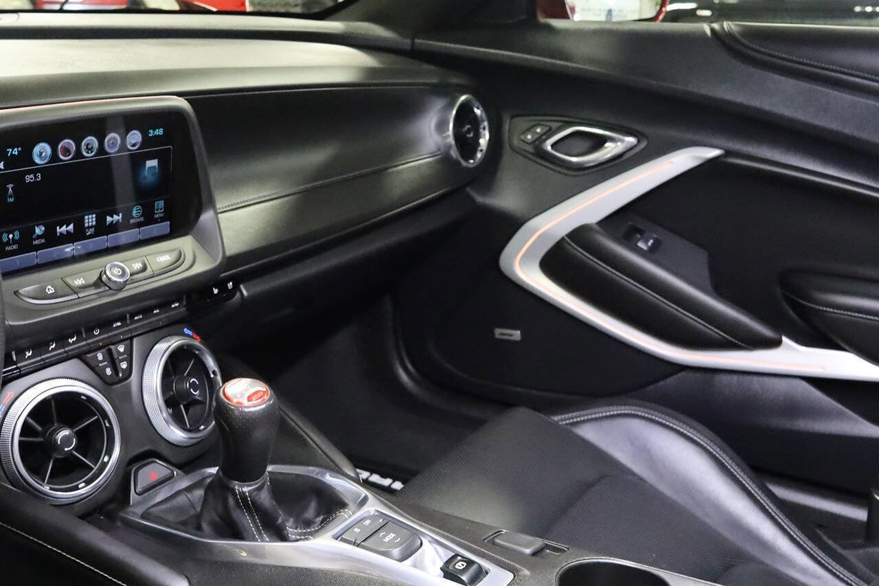 Used 2016 Chevrolet Camaro SS image 12