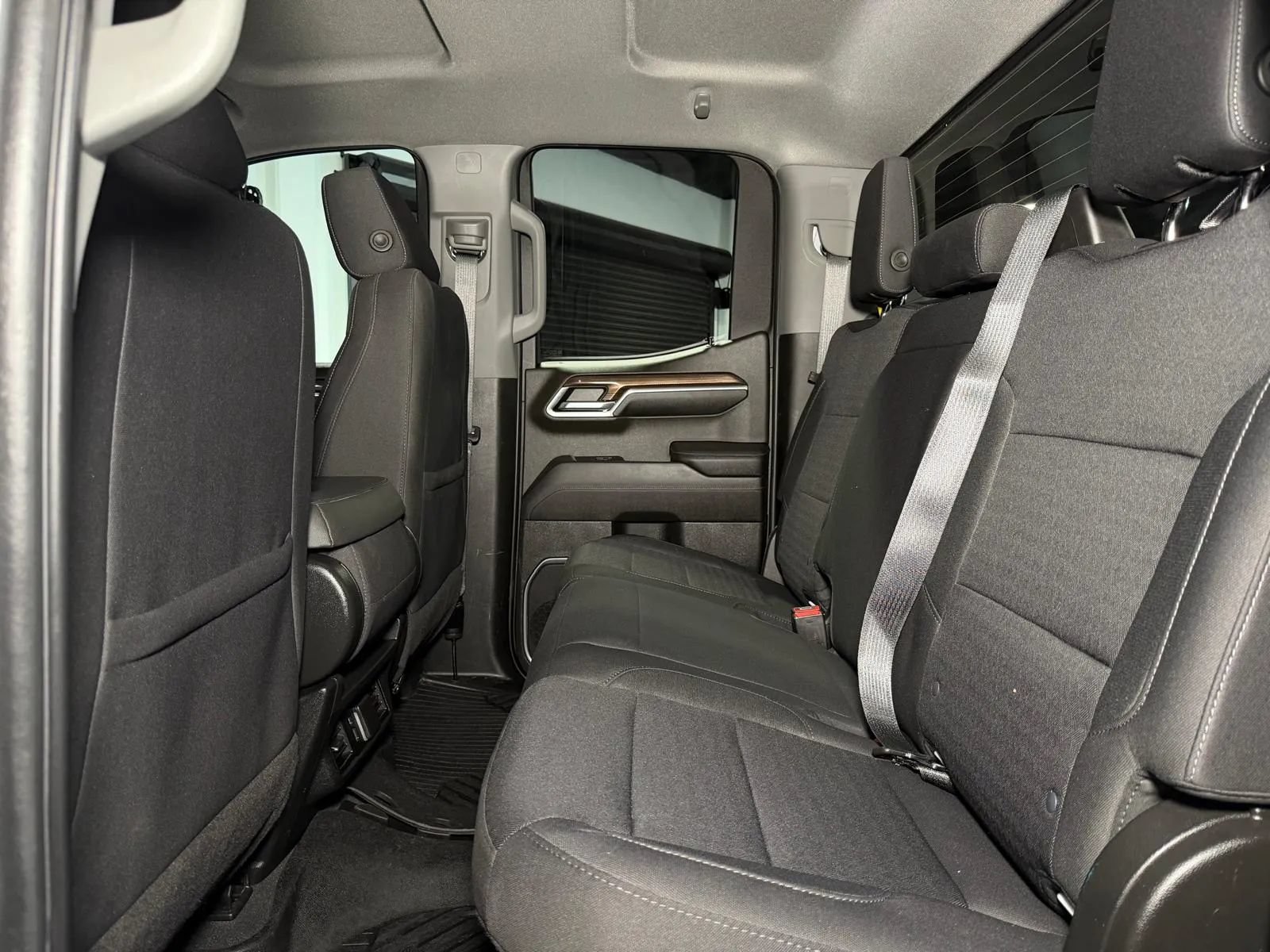 Used 2022 Chevrolet Silverado 1500 LT AWD/4WD image 18