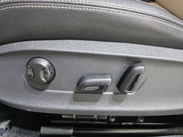 Used 2018 Volkswagen Passat 3.6 FWD image 14