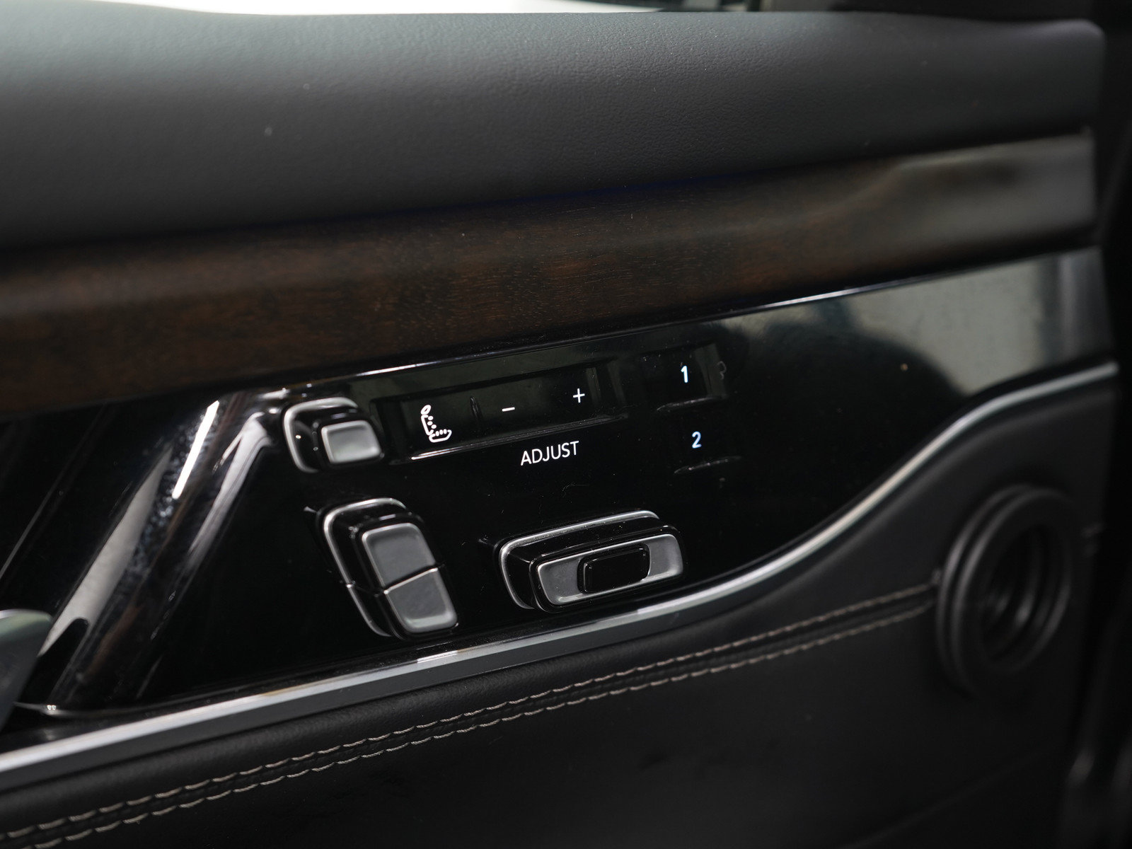 Used 2022 Jeep Grand Wagoneer Series II AWD/4WD image 29