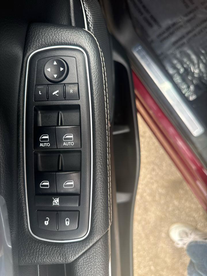 Used 2019 RAM 1500 Laramie AWD/4WD image 19