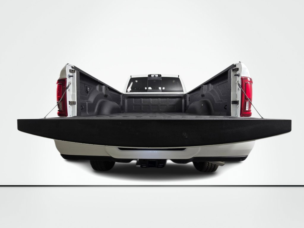 New 2026 RAM 2500 Laramie AWD/4WD image 17