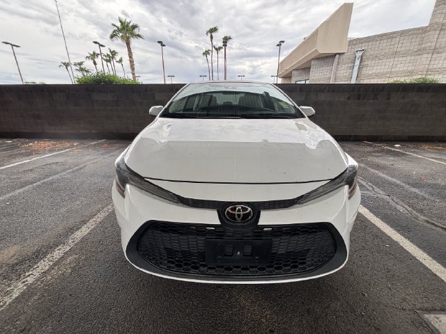 Used 2022 Toyota Corolla LE FWD image 2