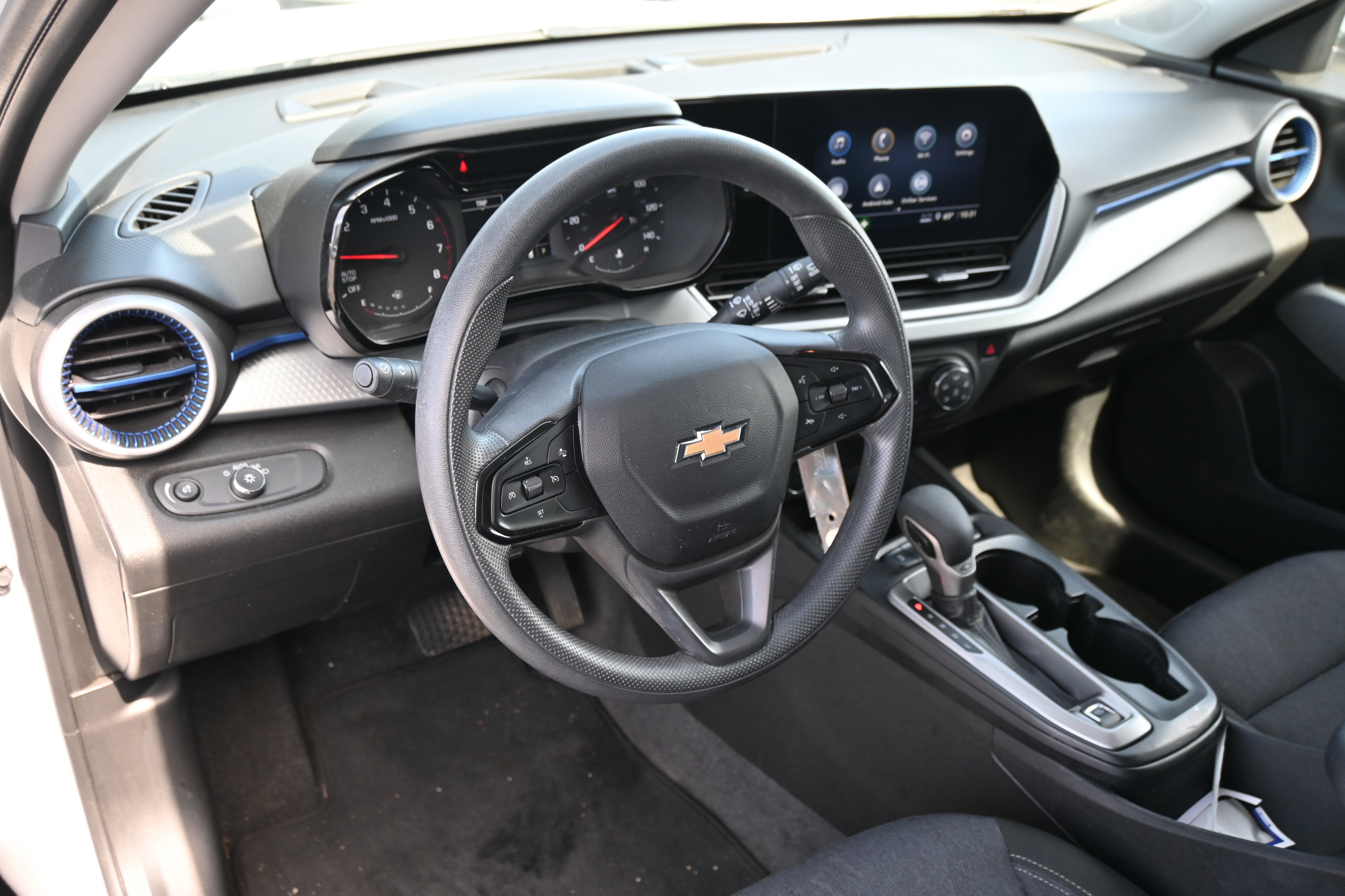 Used 2024 Chevrolet Trax LS w/ LS Convenience Package image 3