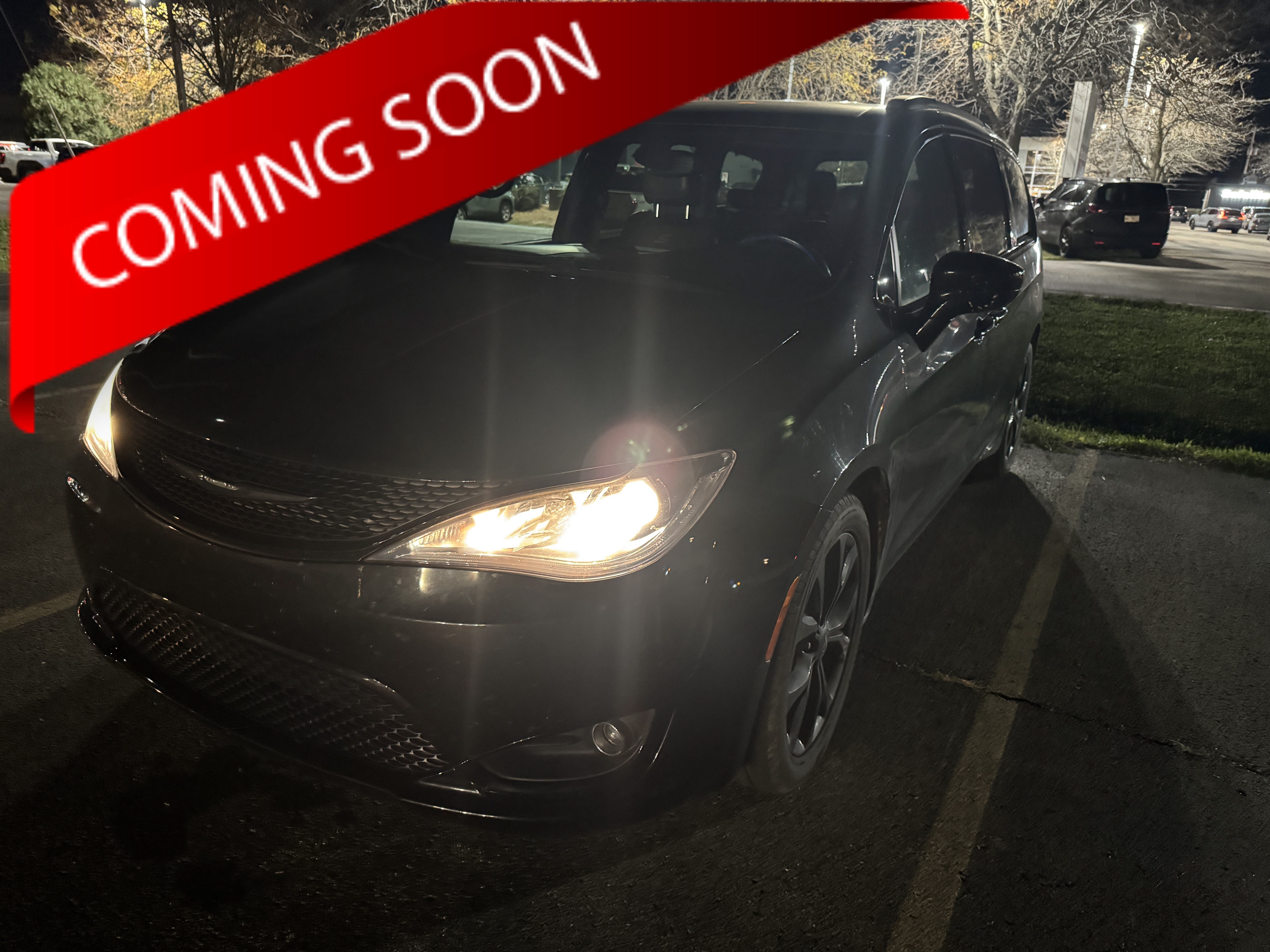 Used 2020 Chrysler Pacifica Touring-L Plus w/ S Appearance Package FWD image 1