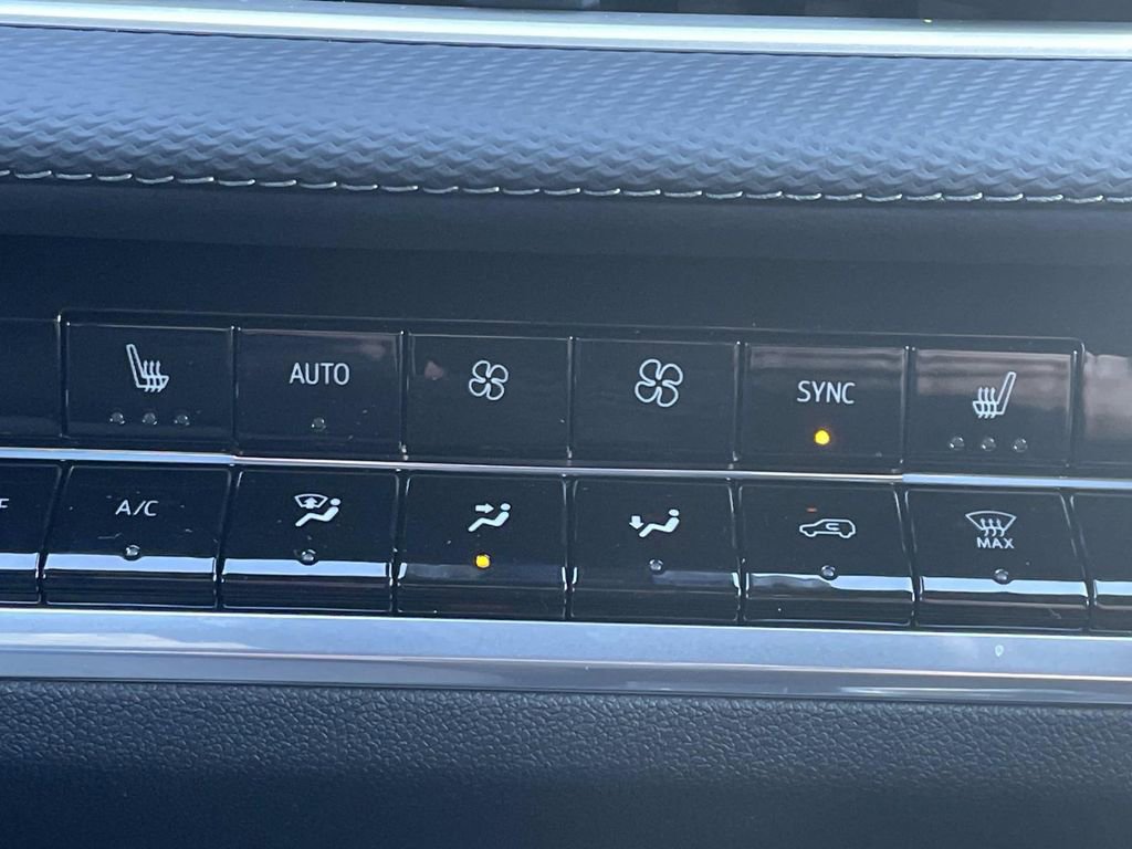 New 2026 Chevrolet Equinox LT w/ Convenience Package II FWD image 23