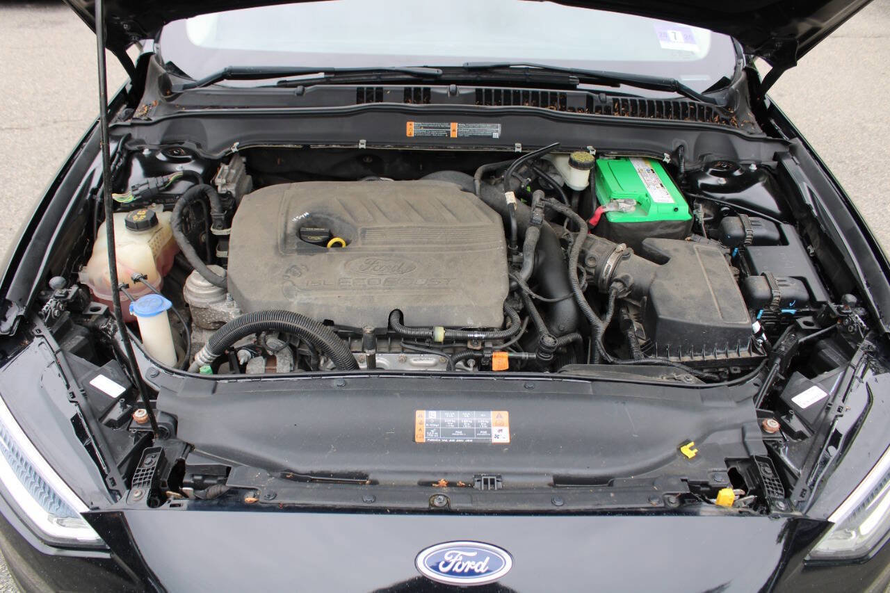 Used 2017 Ford Fusion SE w/ Fusion SE Technology Package FWD image 14