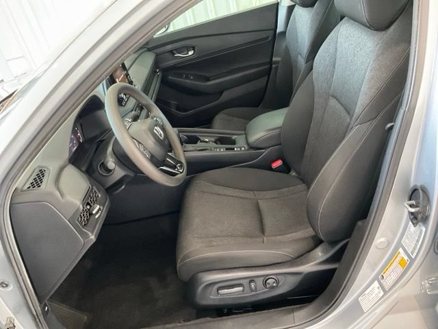 Certified 2025 Honda Accord SE image 3