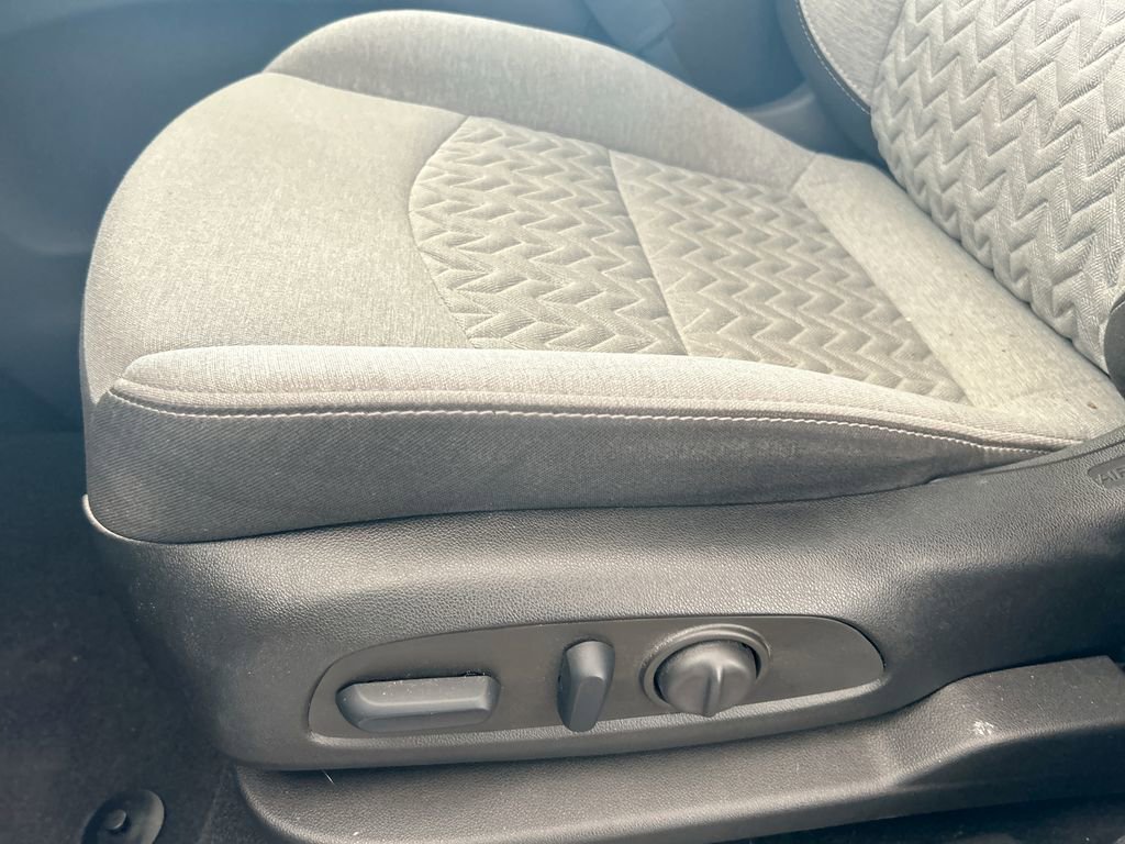 Used 2022 Chevrolet Equinox LS w/ LS Convenience Package FWD image 13