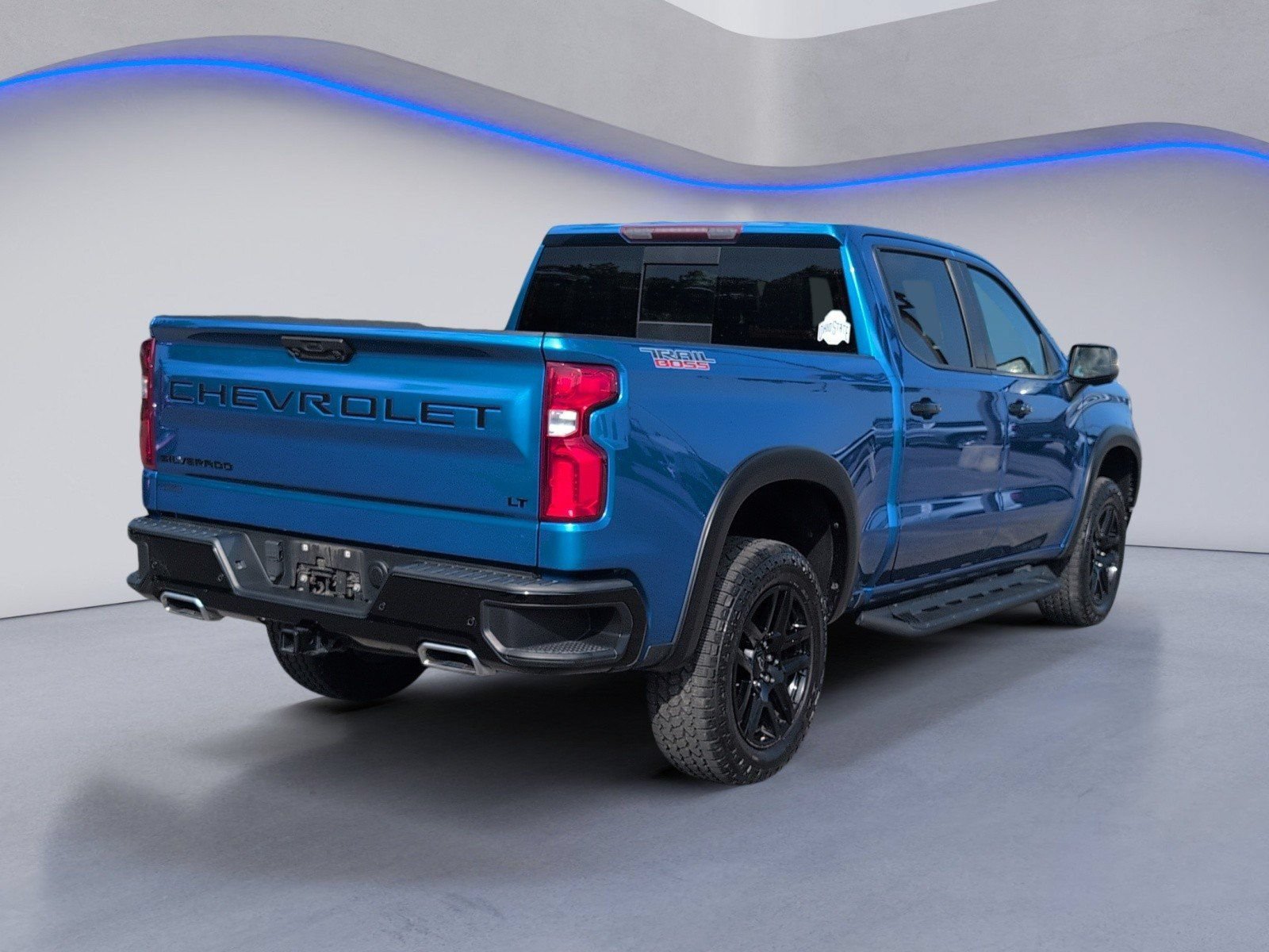 Used 2022 Chevrolet Silverado 1500 LT Trail Boss w/ Convenience Package II AWD/4WD image 3