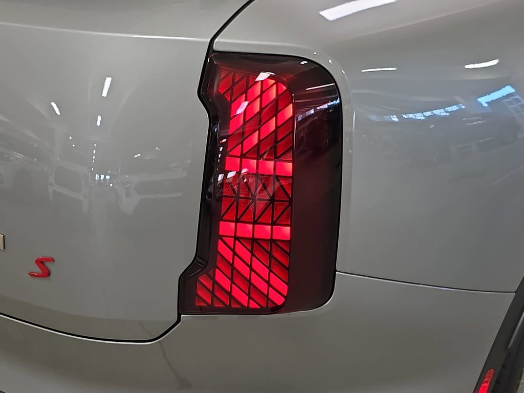 Used 2025 MINI Cooper Countryman S w/ Comfort Package Max image 32