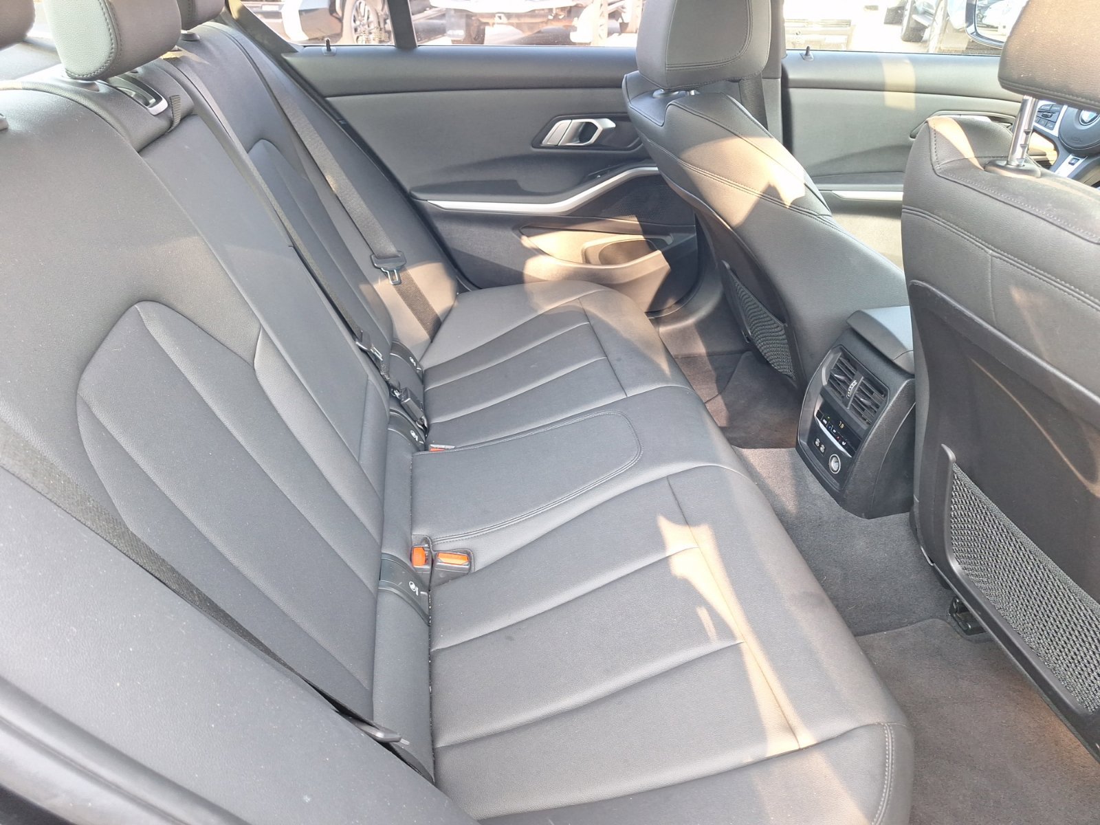 Used 2020 BMW 330i Sedan w/ M Sport Package RWD image 30