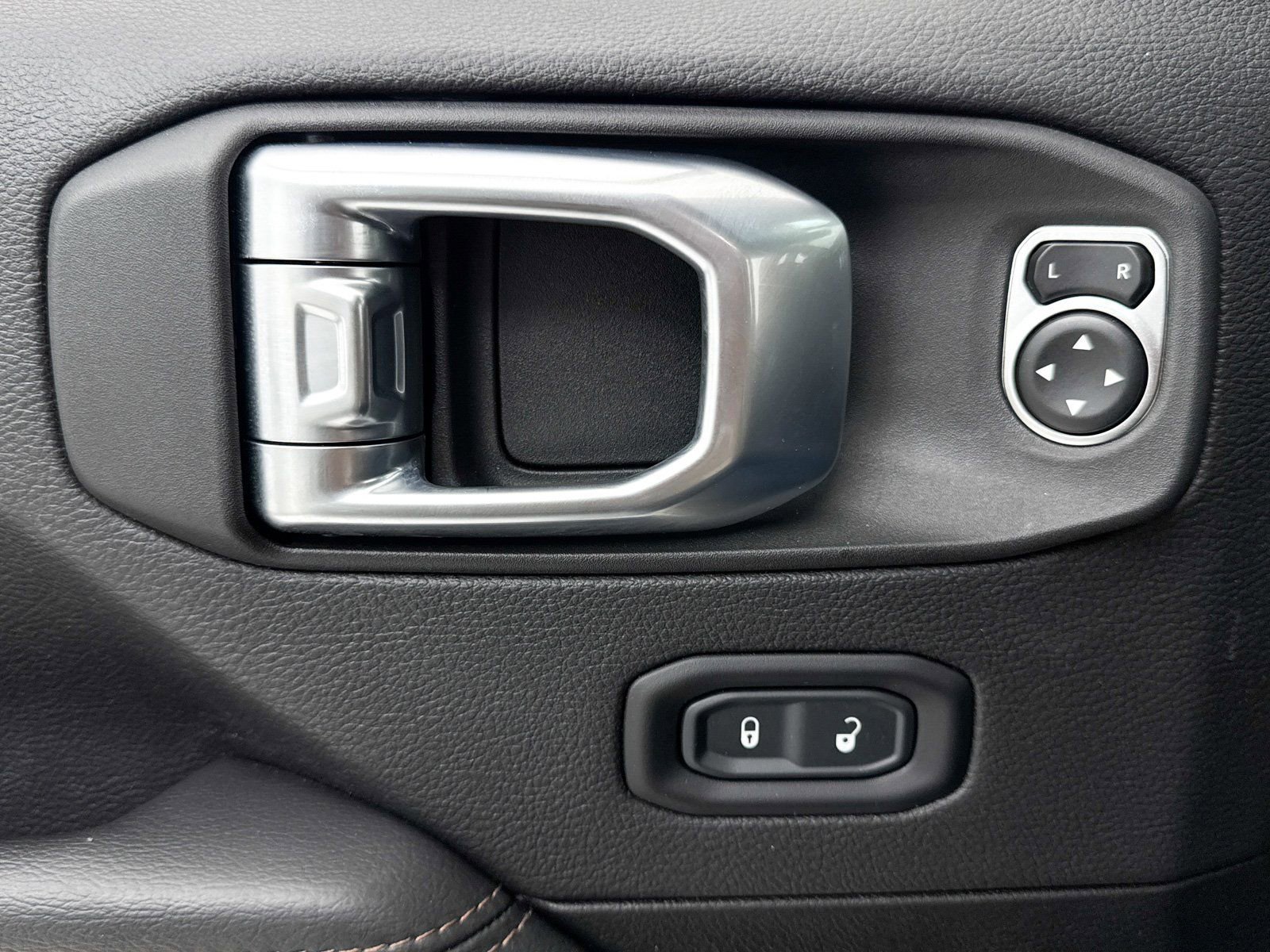 Used 2023 Jeep Wrangler Rubicon 392 w/ Dual Top Group image 43