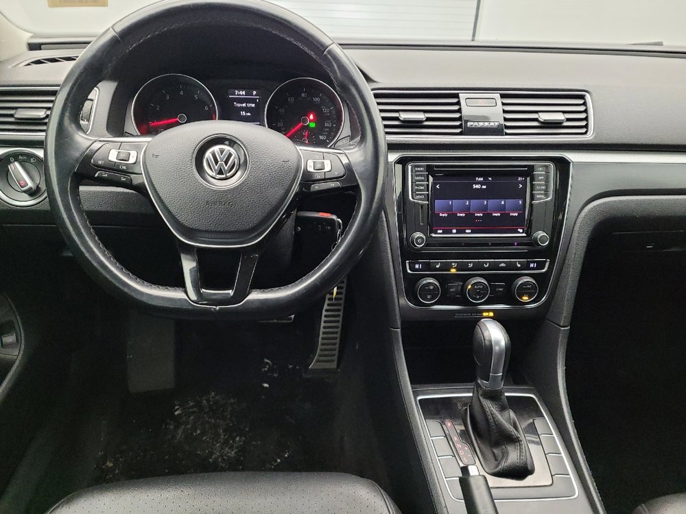 Used 2018 Volkswagen Passat 2.0T R-Line w/ R-Line Lighting Package image 22