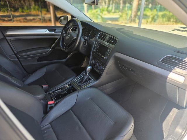 Used 2015 Volkswagen e-Golf SEL Premium FWD image 34
