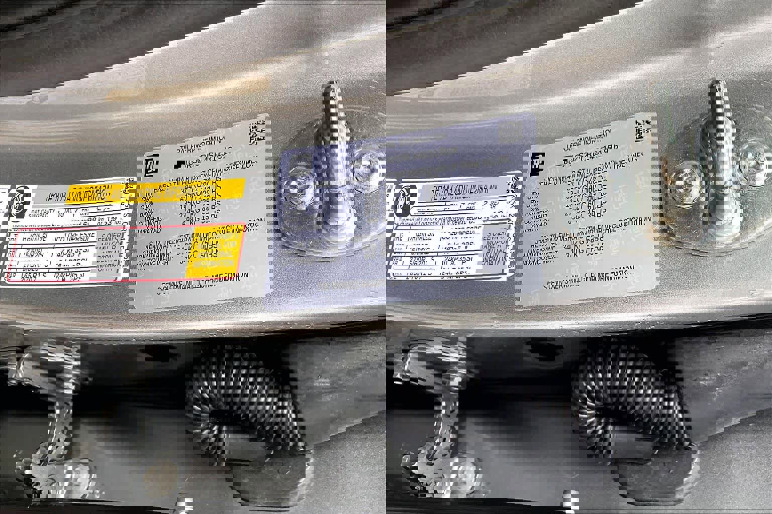 Used 2025 GMC Yukon AT4 w/ AT4 Premium Package image 32