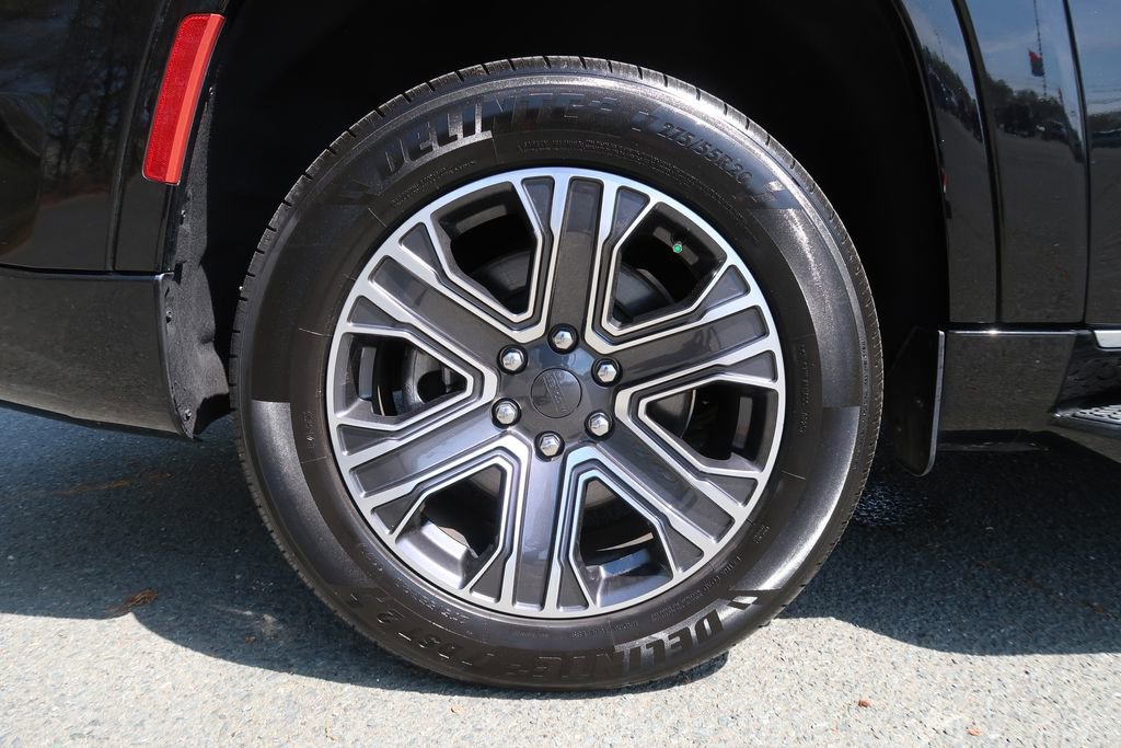 Used 2024 Jeep Wagoneer L Series II image 40