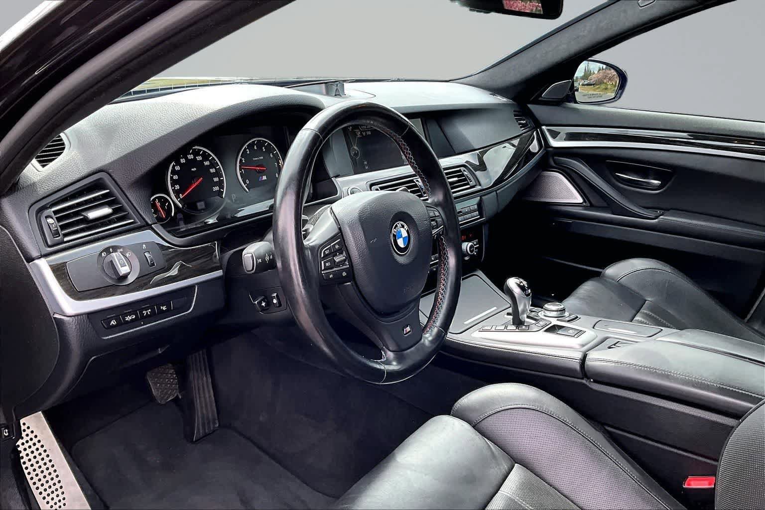 Used 2013 BMW M5 RWD image 2